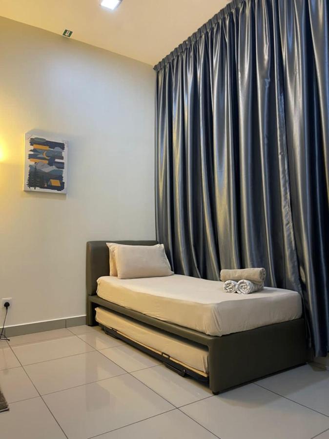 Ioi Conezion Iman'S Home With Pool View Unit Putrajaya Exterior photo