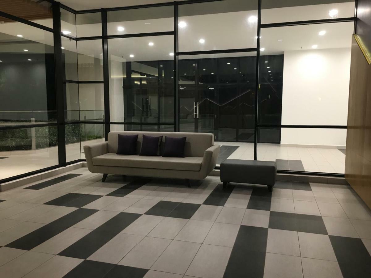 Ioi Conezion Iman'S Home With Pool View Unit Putrajaya Exterior photo