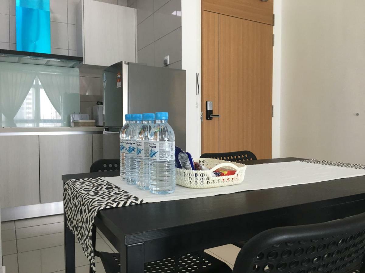 Ioi Conezion Iman'S Home With Pool View Unit Putrajaya Exterior photo