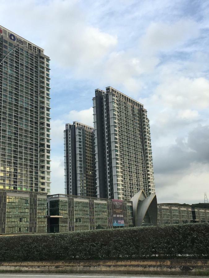Ioi Conezion Iman'S Home With Pool View Unit Putrajaya Exterior photo